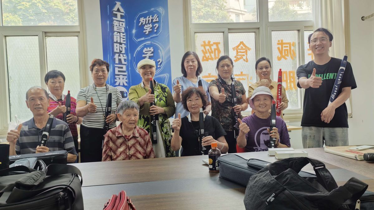 社区活动合影